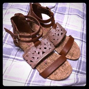 Girls hip sandals